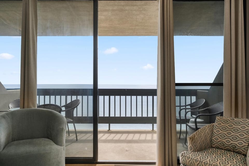 2 Bedroom Condo in the Century Building House in Ocean City