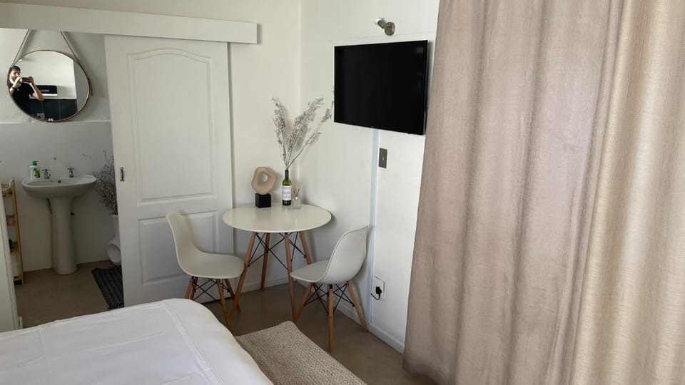 Central apartment in Three Anchor Bay Apartment in Sea Point