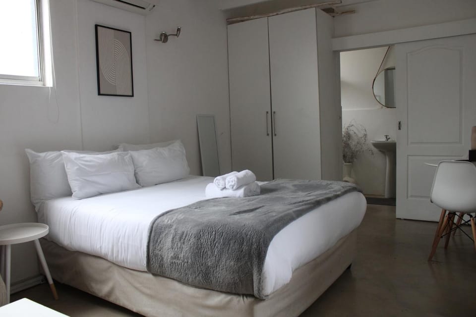 Central apartment in Three Anchor Bay Apartment in Sea Point