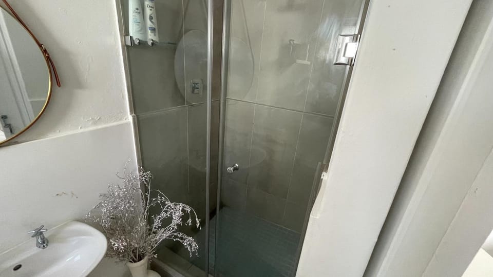 Central apartment in Three Anchor Bay Apartment in Sea Point
