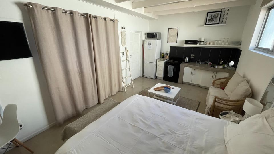 Central apartment in Three Anchor Bay Apartment in Sea Point