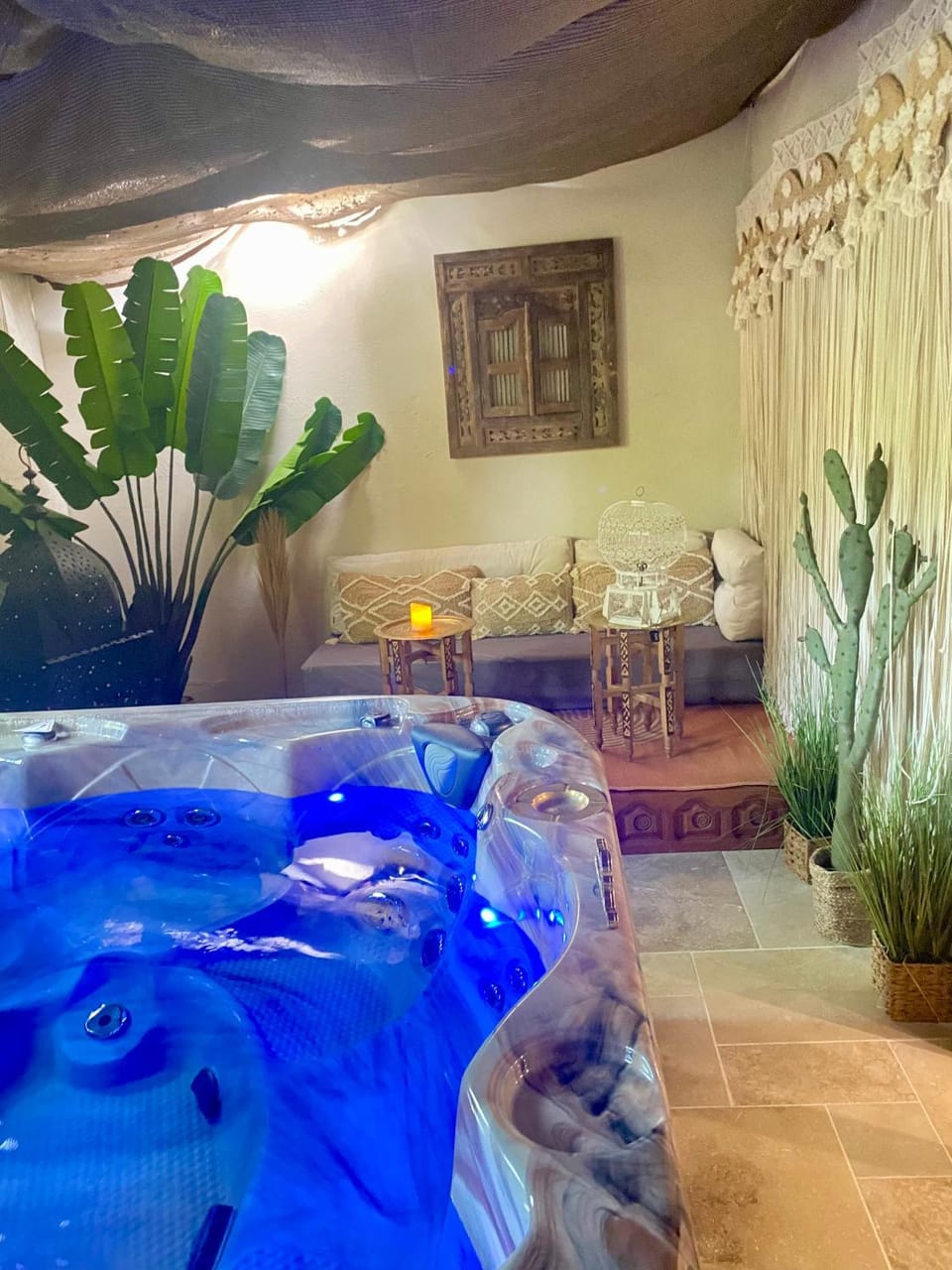Hot Tub, Spa and wellness centre/facilities