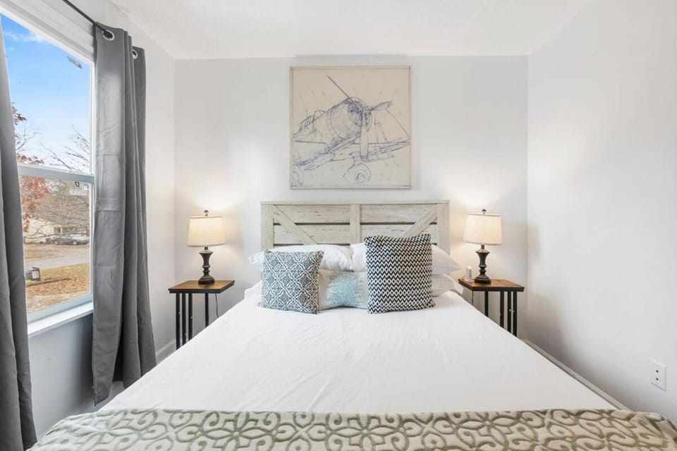 Stylish 2BR Urban Stay Near CAE Pet Friendly Apartment in Cayce