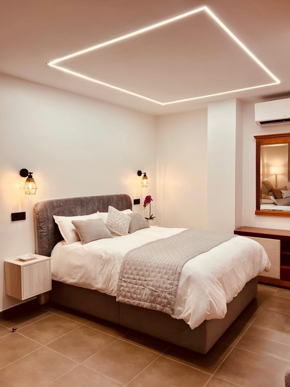 Bed, Photo of the whole room