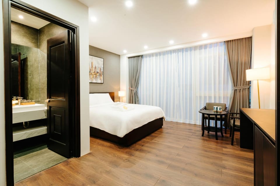 Photo of the whole room, Bedroom