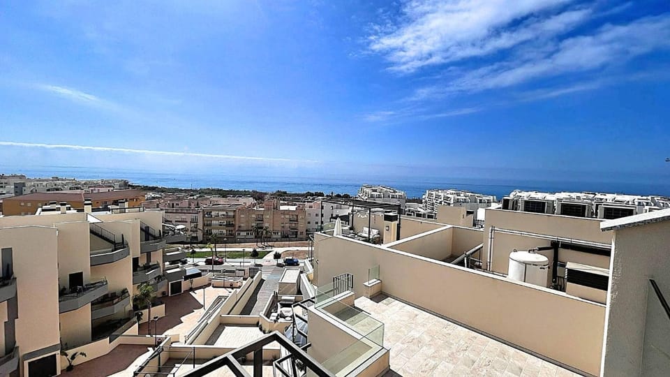Day, Natural landscape, View (from property/room), Balcony/Terrace, City view, Sea view