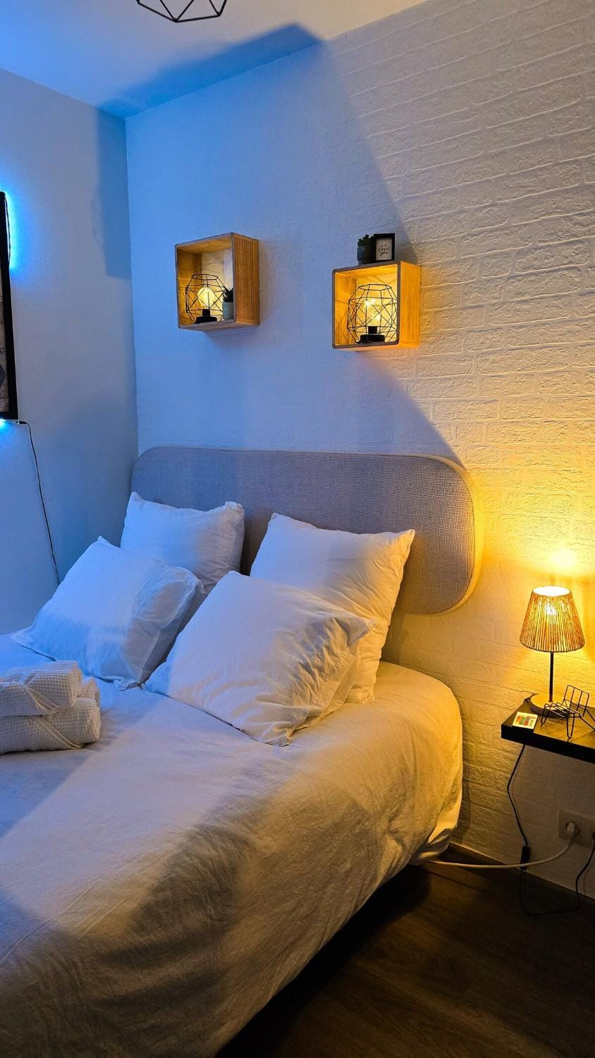 Bed, Bedroom