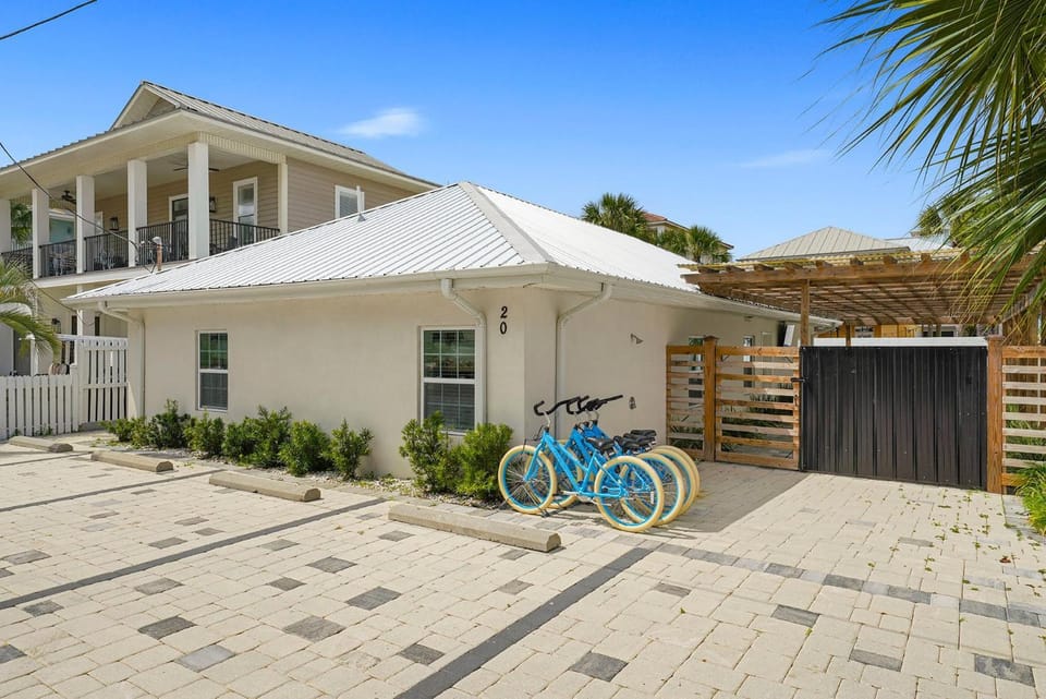 A Wave From It All - Beach Cottage with Private Pool & Outdoor Area House in Miramar Beach