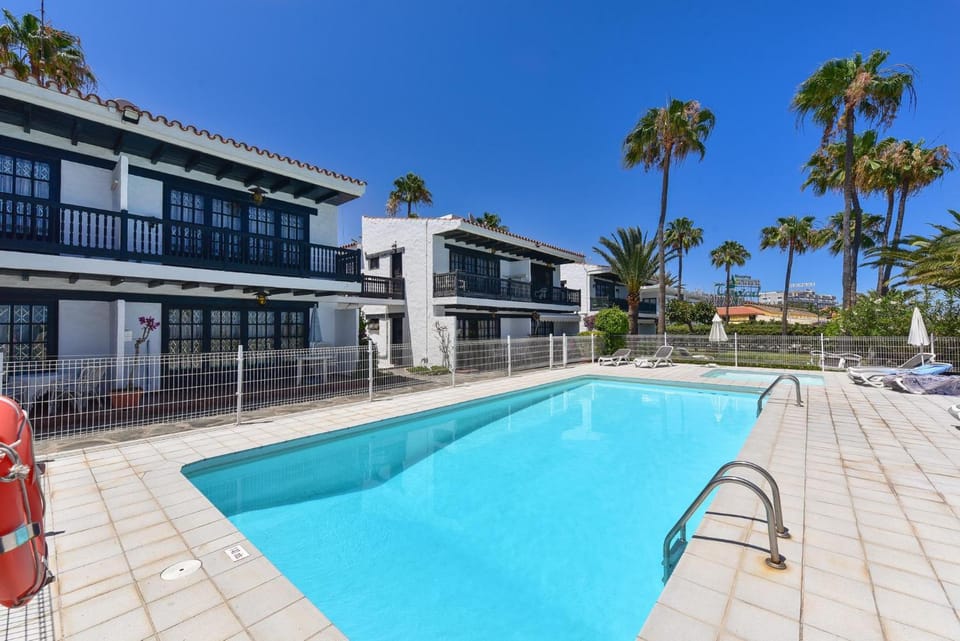 Day, Pool view, Swimming pool, sunbed