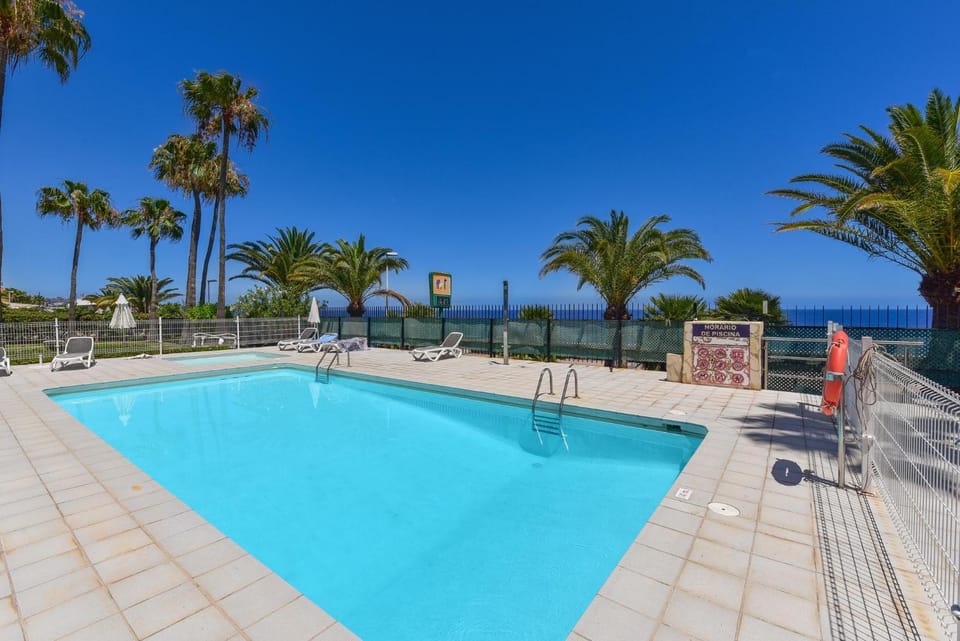 Day, Pool view, Swimming pool, sunbed