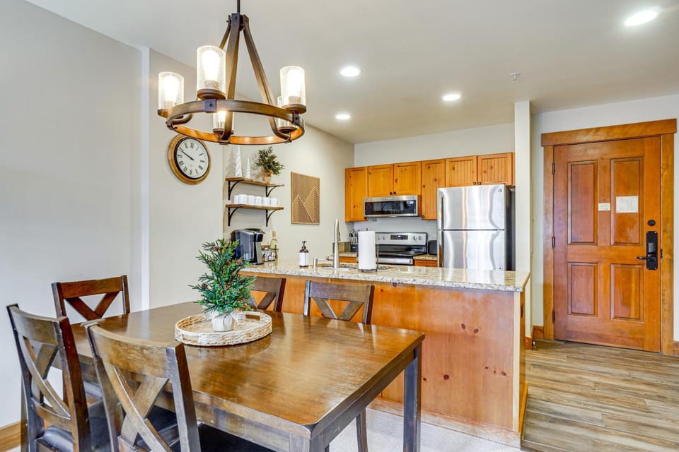 Walk to Gondola! Keystone Gem in River Run Village House in Keystone