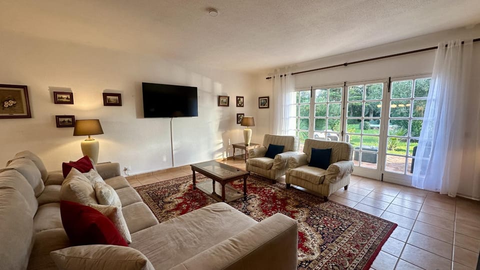 Communal lounge/ TV room, Living room
