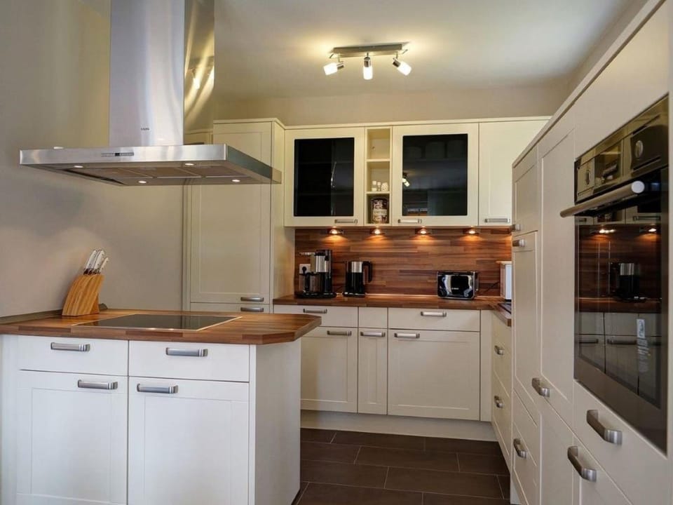 Holiday Home Reethaus Leda in Glowe by Interhome House in Glowe
