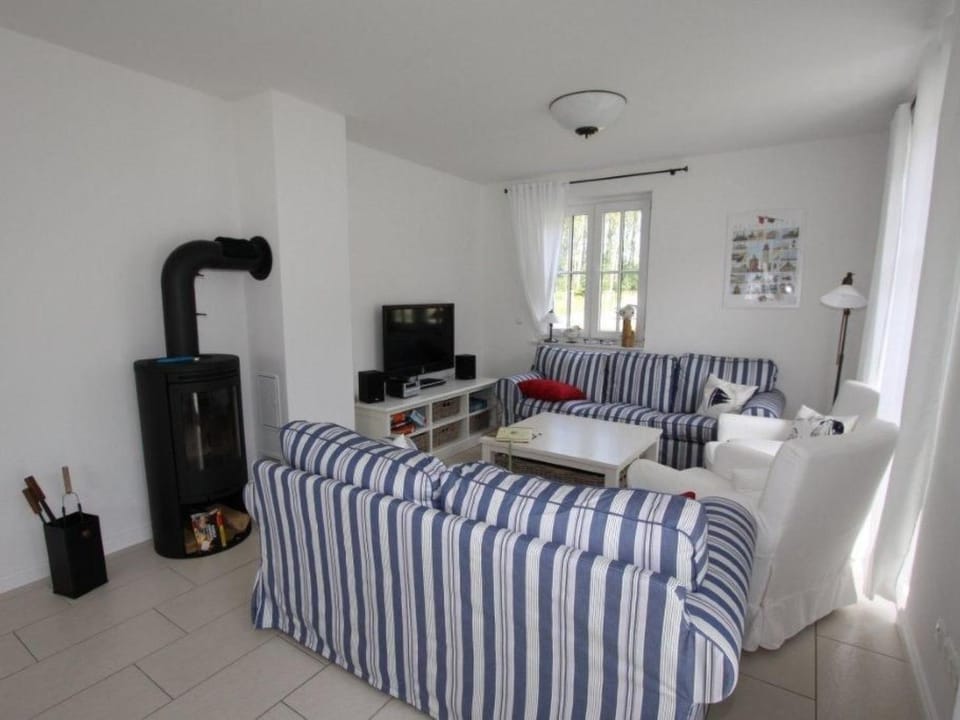 Holiday Home Reet-Hus Hanbutt in Glowe by Interhome House in Glowe