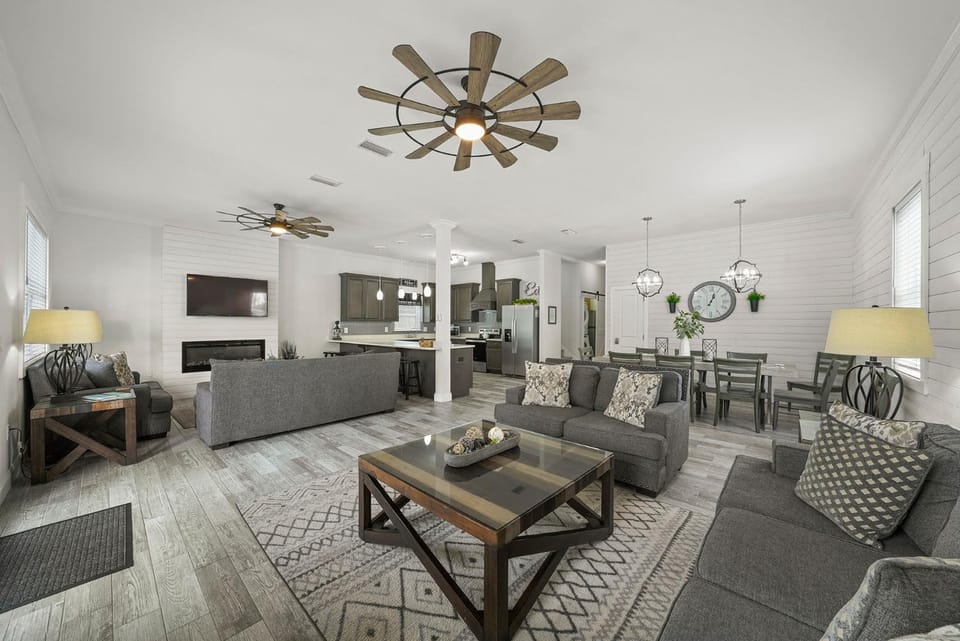 Beaches and Dreams - Luxury Home with Views of the Ocean & Private Pool House in Destin