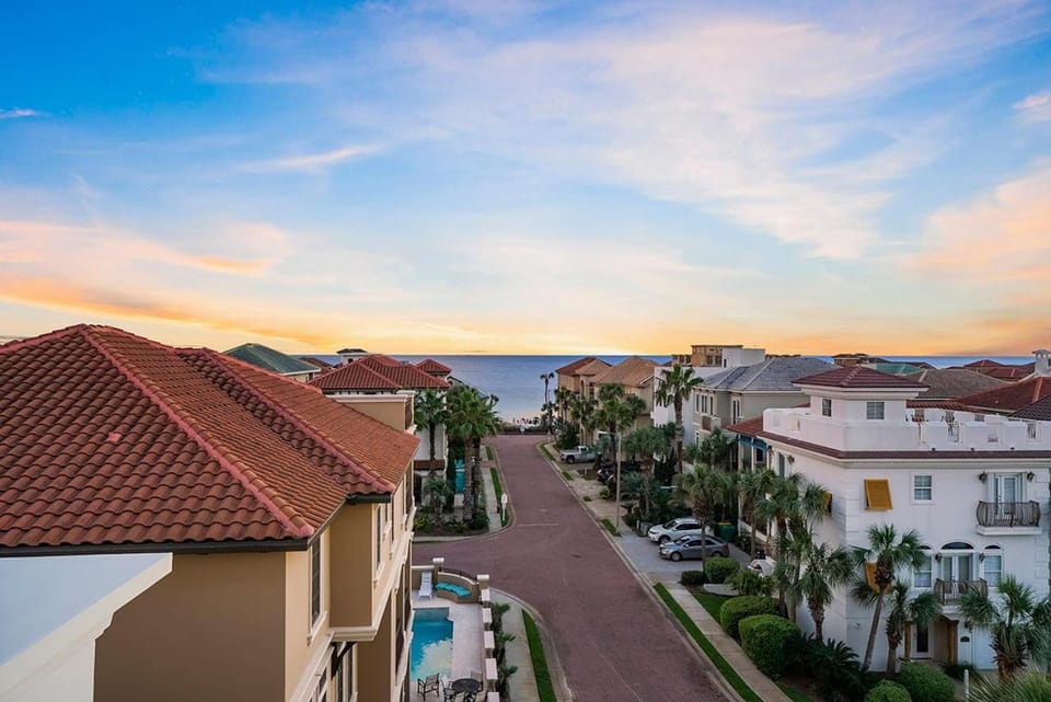 Beaches Be Sippin' - Ocean Views with Private Pool & Rooftop Deck House in Destin