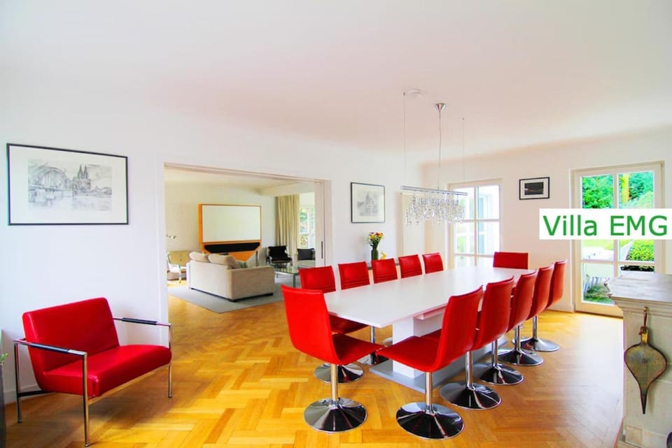 Living room, Photo of the whole room, Seating area, Dining area, Dinner, fireplace