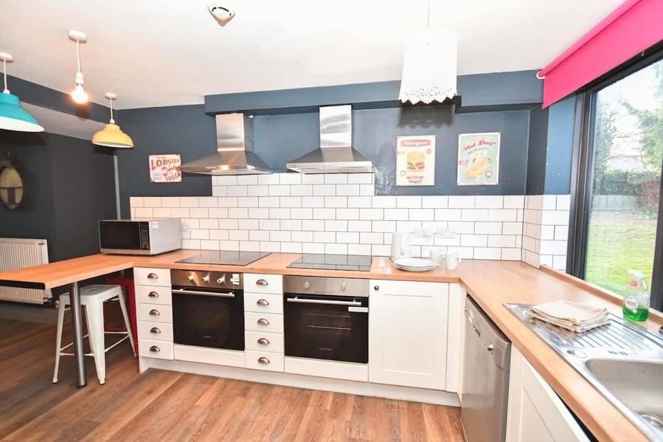 Modern 5 Bedroom Budget Apartment in Headingley Apartment in Leeds