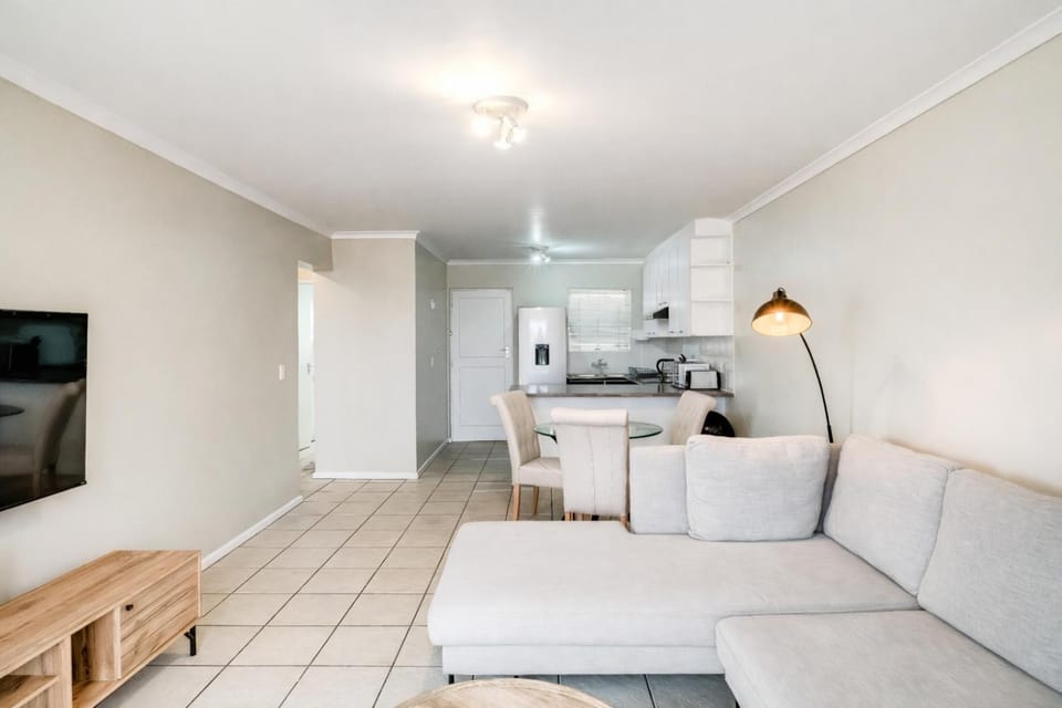 Belina - Century On Lake Moorings Apartment in Cape Town