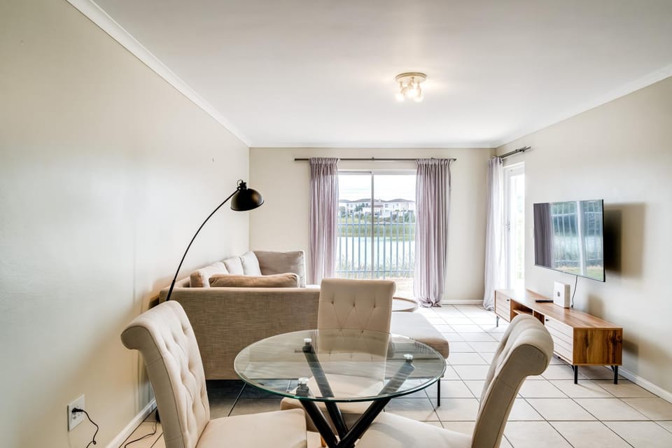 Belina - Century On Lake Moorings Apartment in Cape Town