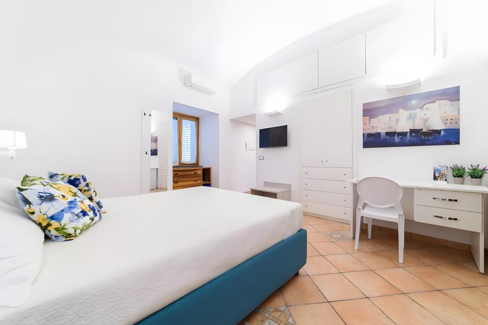 Property building, Living room, Bedroom