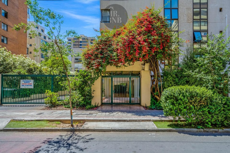 Property building, Facade/entrance