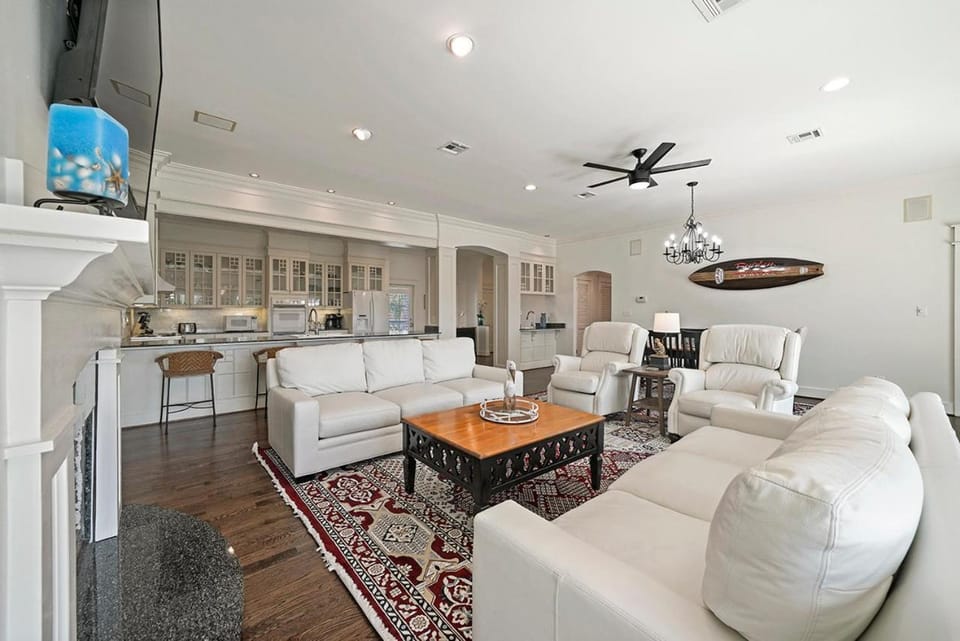 Bourbon Breeze - Beachy Home Near the Gulf with Spacious Outdoor Pool Area House in Miramar Beach