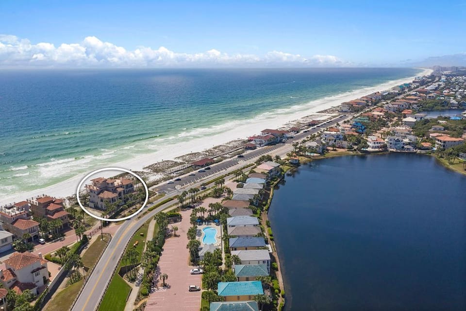 Capitano - Huge Luxury Beachfront Home with Private Pool & Rooftop Deck House in Destin