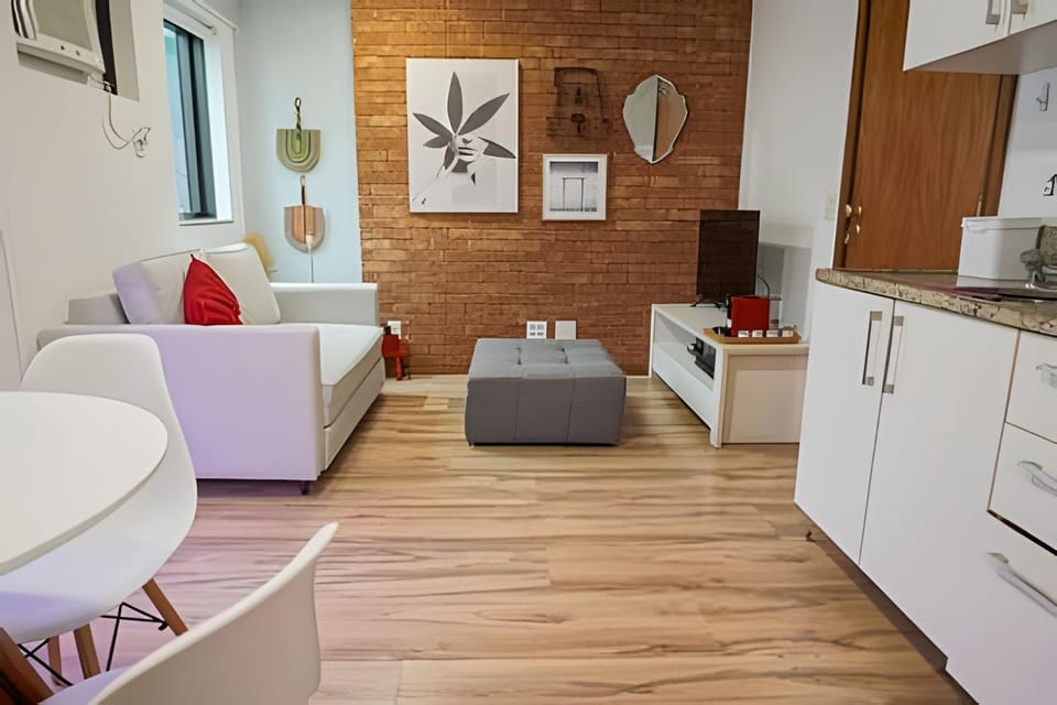 Mar503.15| Flat on the block of Leblon beach Apartment in Rio de Janeiro