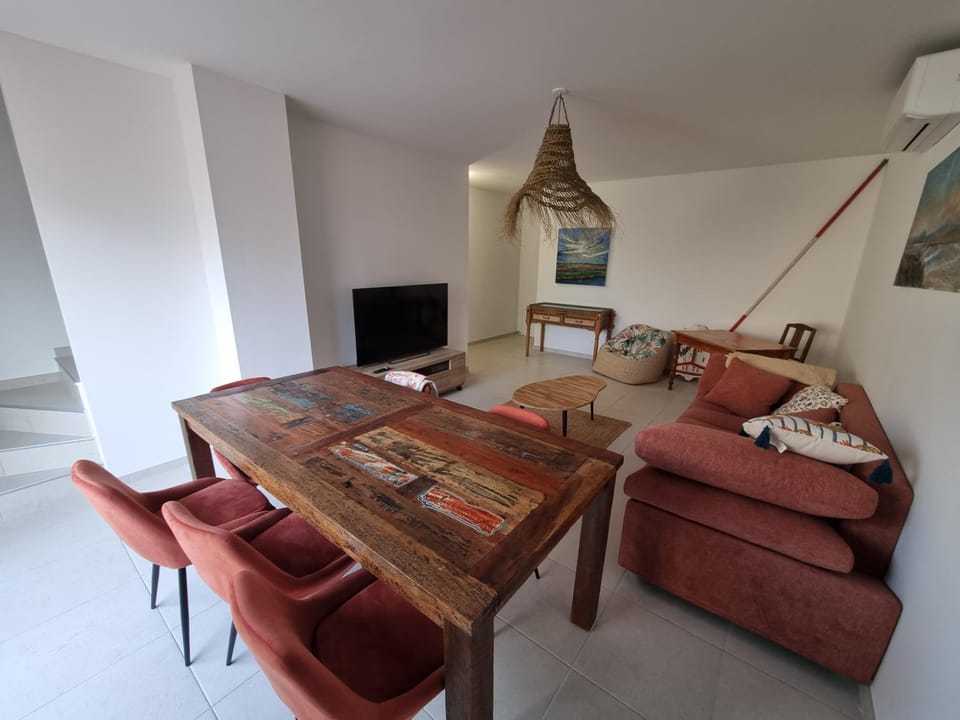 Communal lounge/ TV room, TV and multimedia, Living room, Seating area