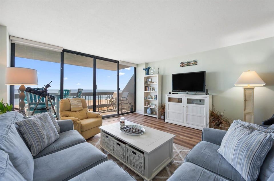 Beautiful 2 Bedroom Century I Condo with I/D Pool House in Ocean City