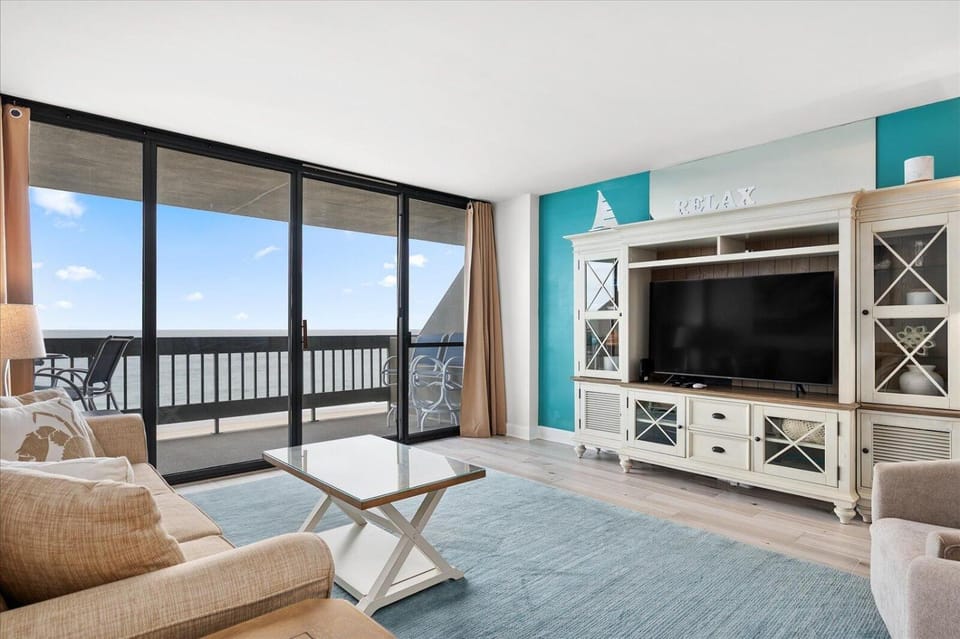 Gorgeous 2 Bedroom Oceanfront Century I Condo With Indoor Pool! House in Ocean City