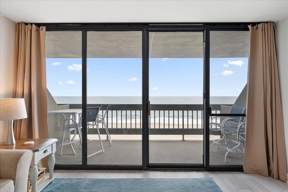 Gorgeous 2 Bedroom Oceanfront Century I Condo With Indoor Pool! House in Ocean City