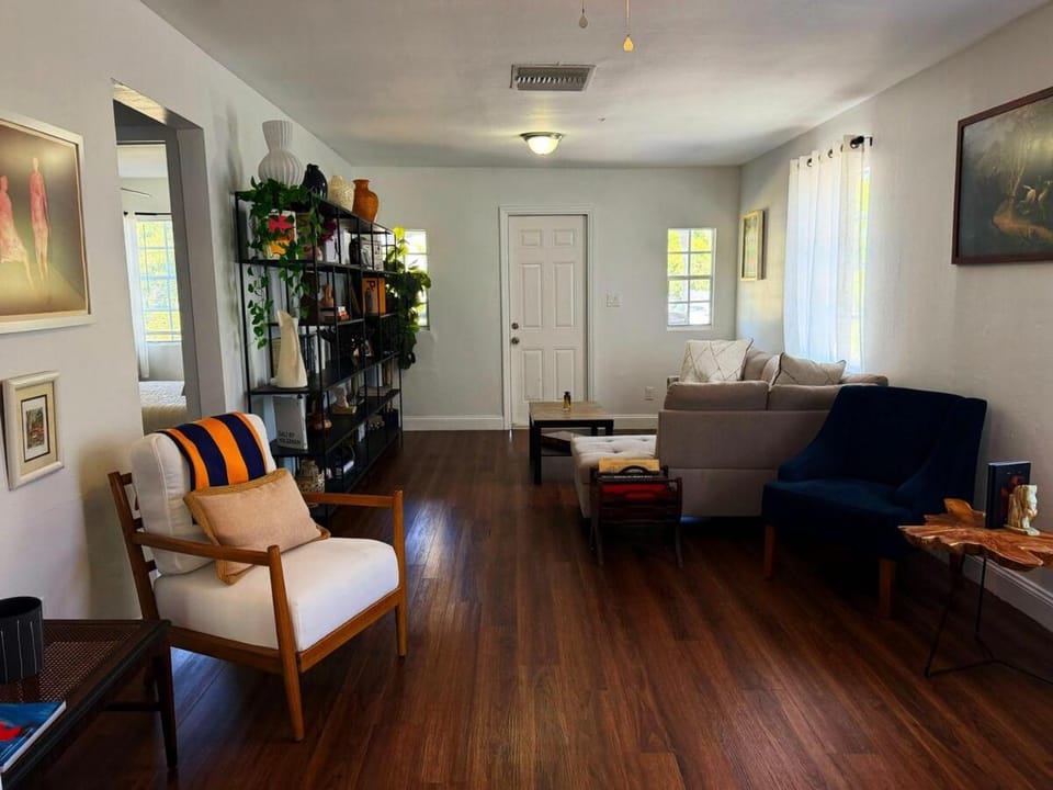 Welcome to your downtown cozy Fort Myers getaway House in Fort Myers