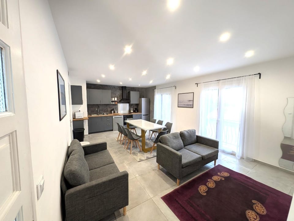 TV and multimedia, Kitchen or kitchenette, Living room
