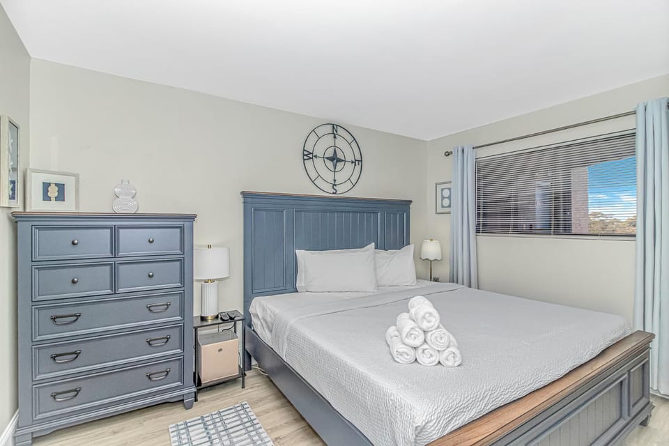 Beautifully Updated 2 BR Condo with Fireplace-Ocean Villas 502 House in Myrtle Beach