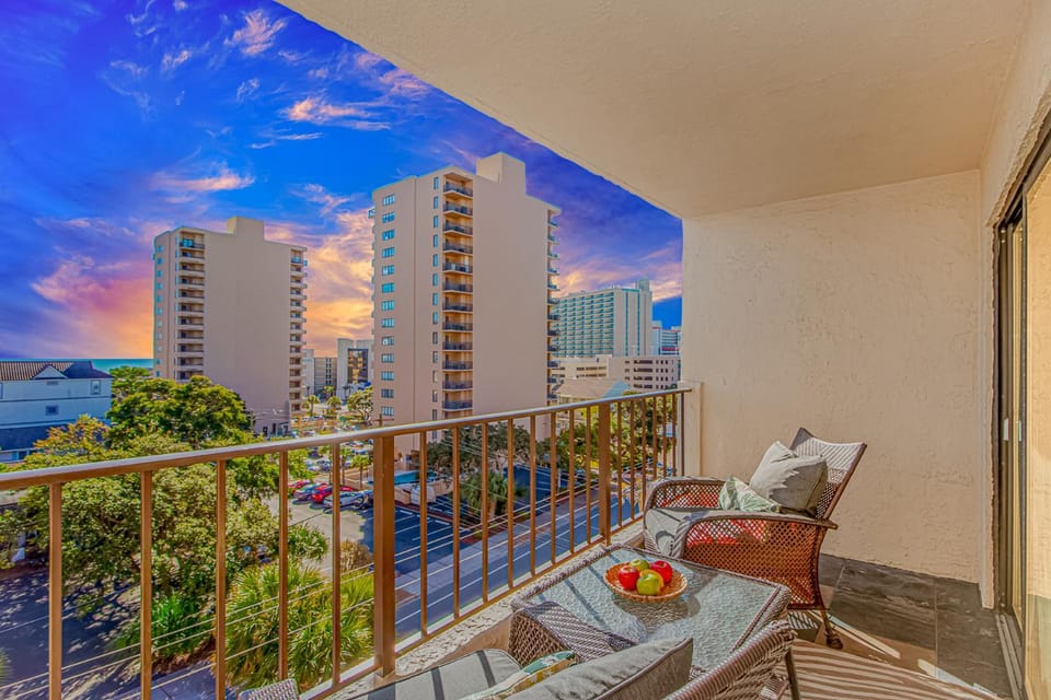 Beautifully Updated 2 BR Condo with Fireplace-Ocean Villas 502 House in Myrtle Beach