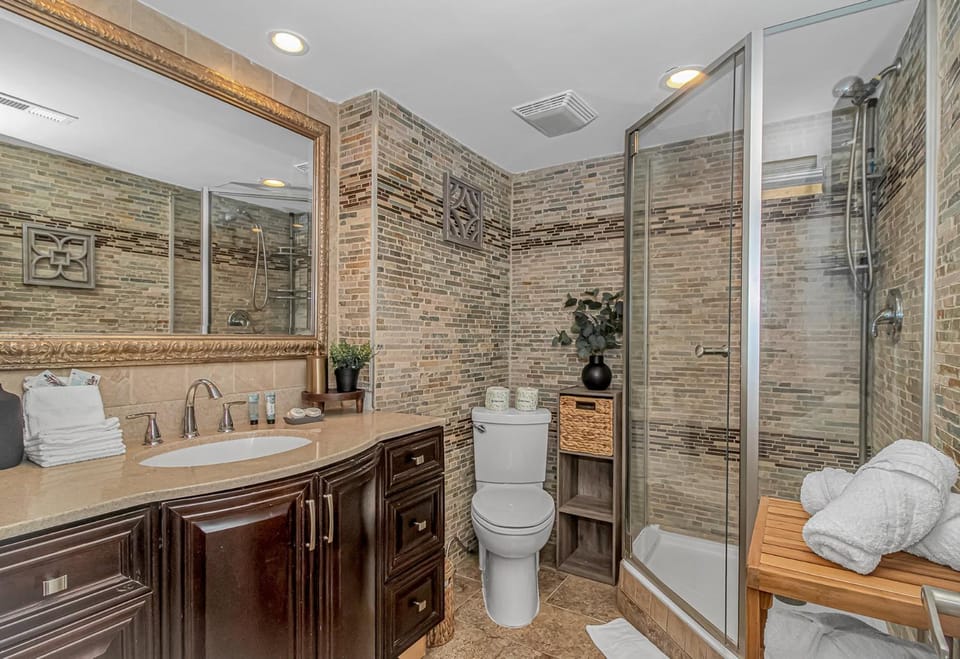 Beautifully Updated 2 BR Condo with Fireplace-Ocean Villas 502 House in Myrtle Beach