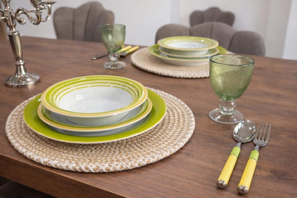 Food and drinks, Dining area, Food
