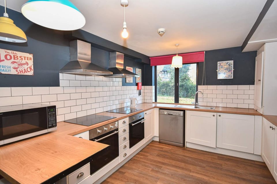 Convenient 4BED Budget Apartment in Headingley Apartment in Leeds