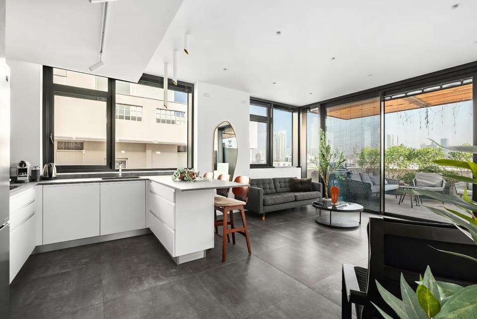 Kitchen or kitchenette, Living room