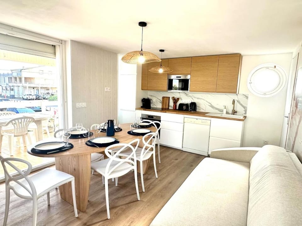 Chalet Sybille, front de mer 1ère LIGNE clim avec draps et ménage final inclus Chalet in Gruissan