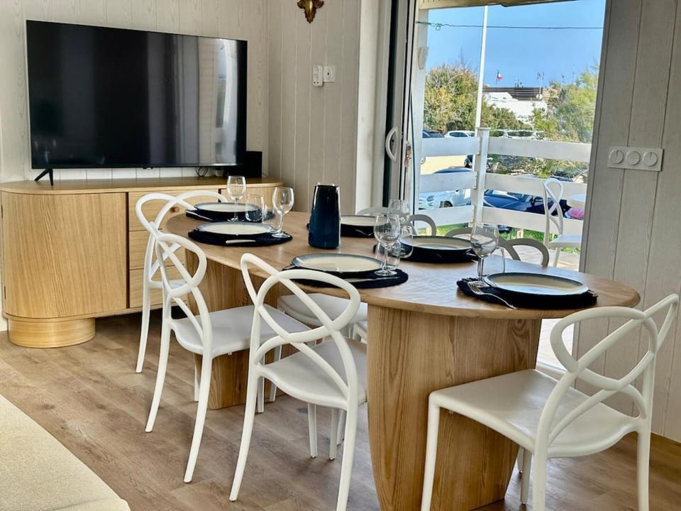 Chalet Sybille, front de mer 1ère LIGNE clim avec draps et ménage final inclus Chalet in Gruissan