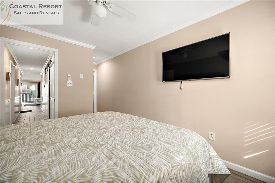 3 Bedroom Ocean Block Condo, steps from the beach! House in Ocean City