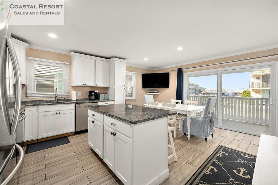 3 Bedroom Ocean Block Condo, steps from the beach! House in Ocean City