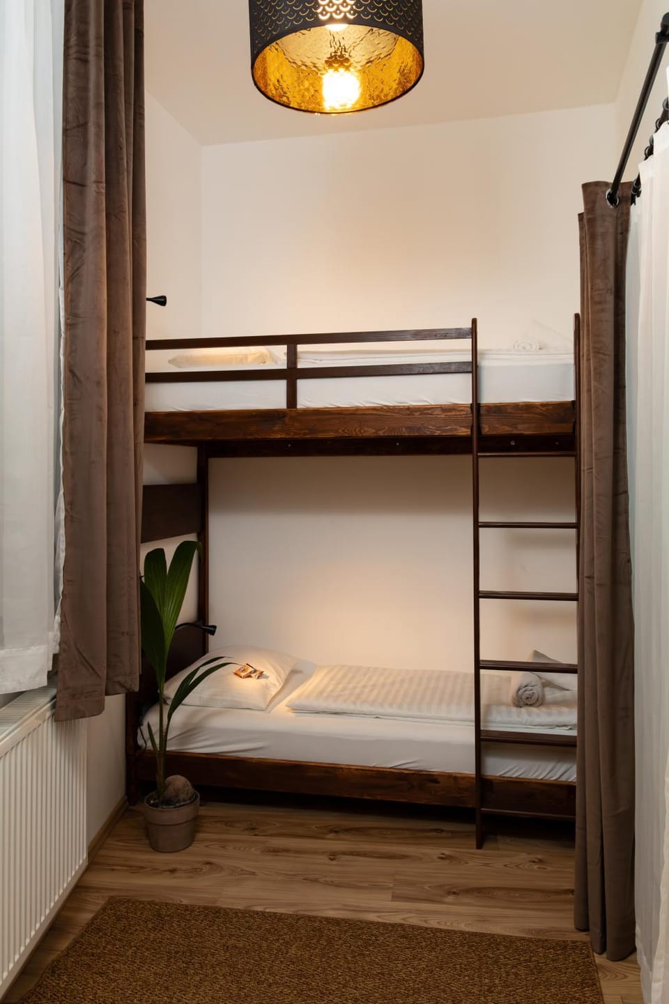 Bedroom, bunk bed