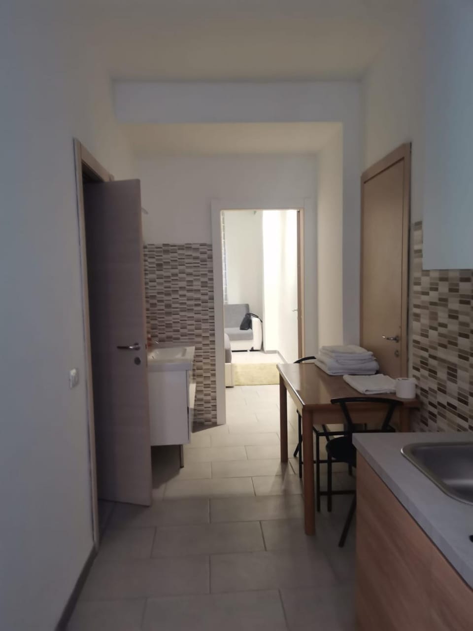 Bed, Kitchen or kitchenette, Photo of the whole room, Dining area, Bedroom