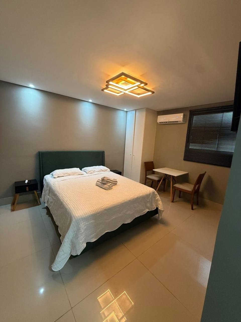 Bed, Living room, Photo of the whole room, Seating area, Bedroom, towels