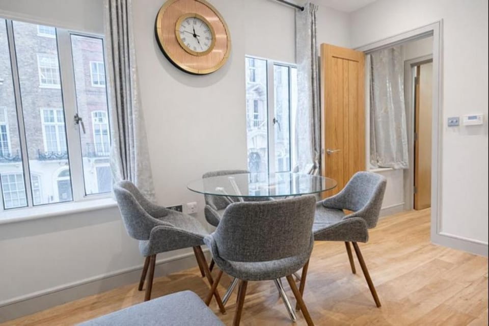 Central Mayfair 1 Bedroom Apartments 33SGG no lift Apartment in City of Westminster