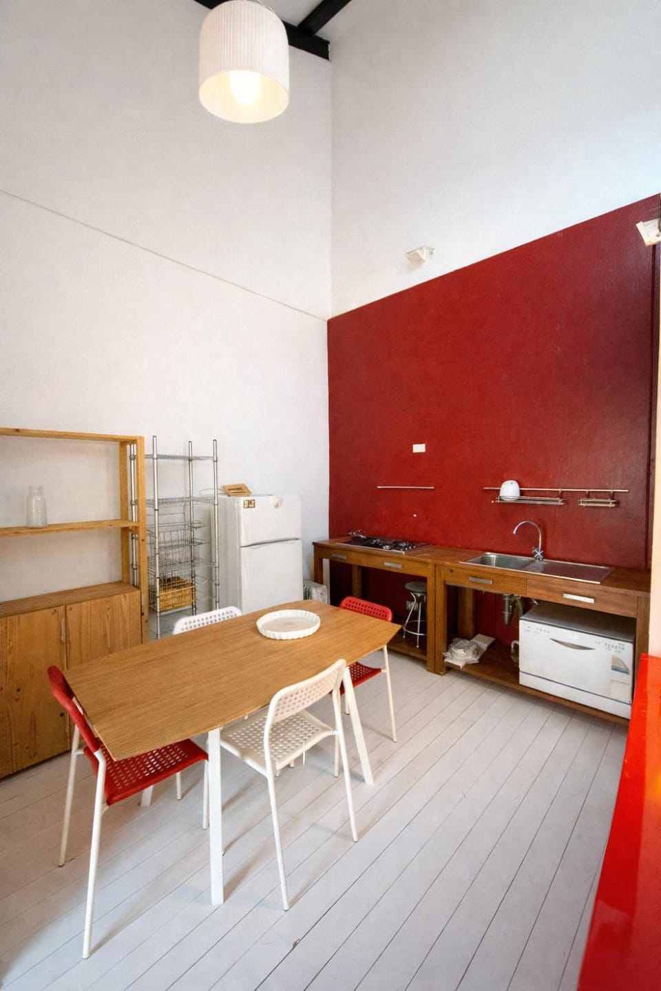 Kitchen or kitchenette, Dining area
